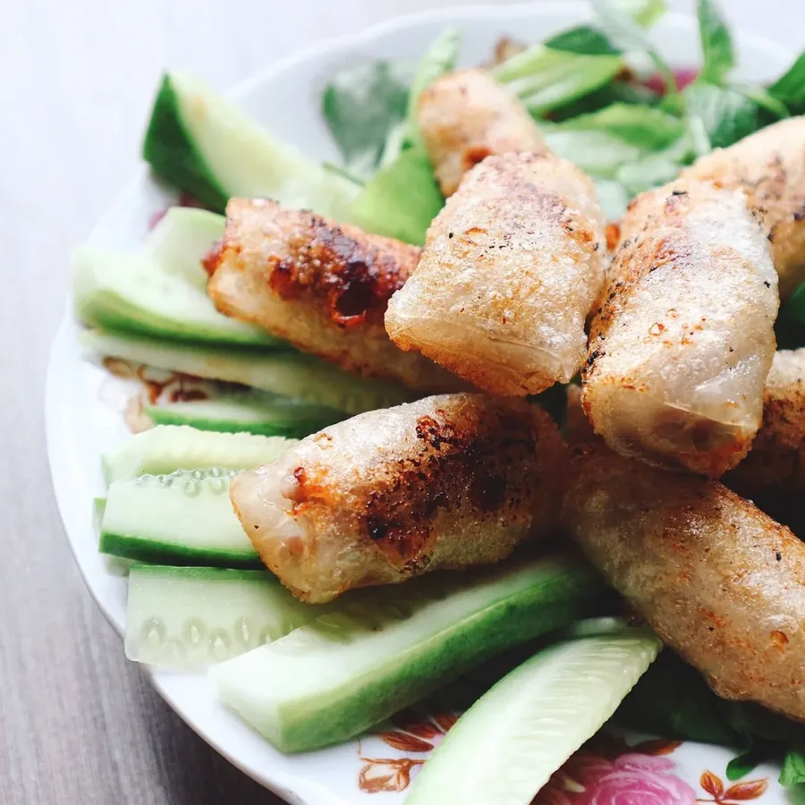 Bàn ăn tại Nguyễn Quang Vũ