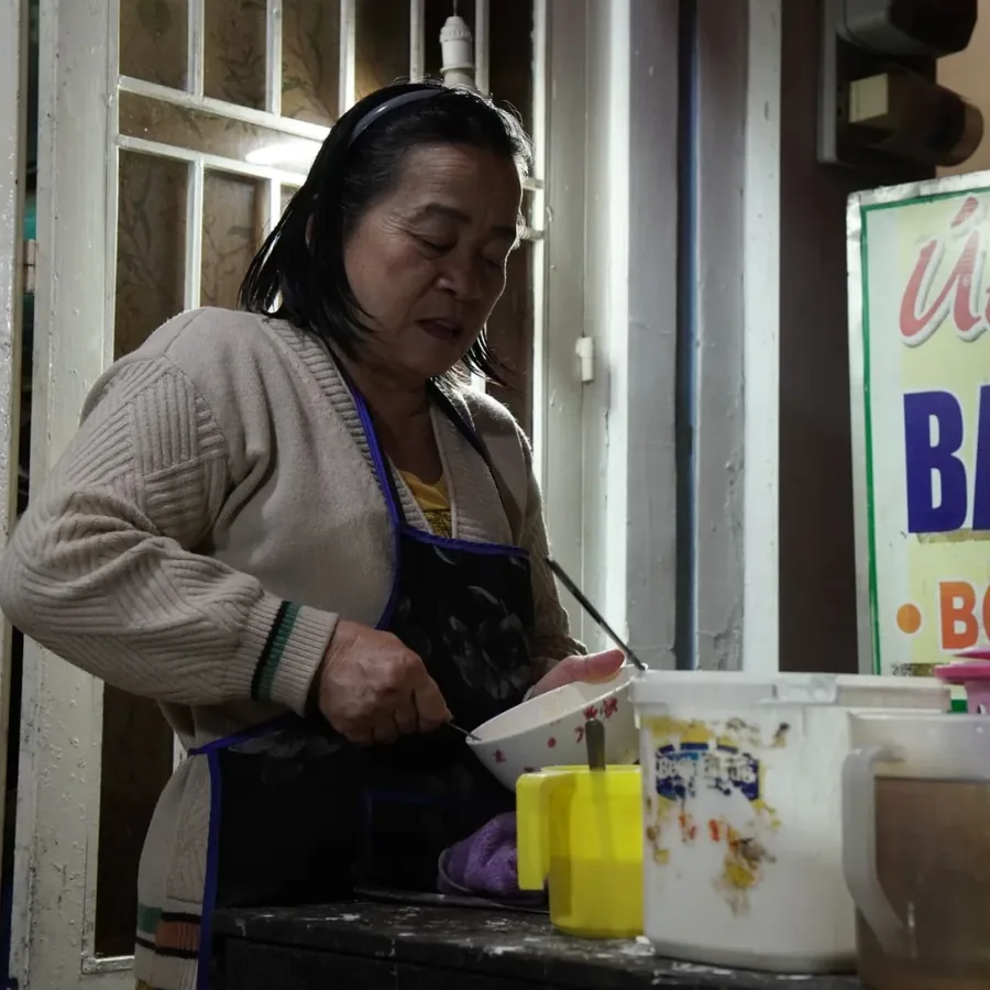 Không gian quán buổi tối